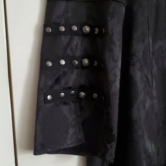 Like New Heart & Rose Brocade Coat - Picture 9 of 16